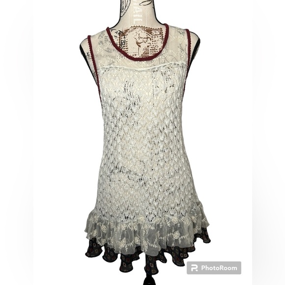 5/$25 BKE women’s sleeveless crocheted mixed media top size medium - Picture 2 of 11